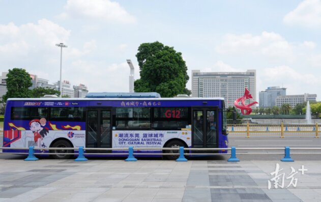 ‘東莞籃球城市號(hào)’主題東莞公交車身廣告發(fā)車！